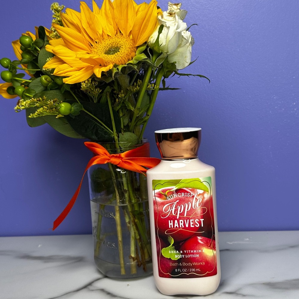 Bath & Body Works Sun Crisp Apple Harvest Shea & Vitamin E Body Lotion‎ RETIRED
